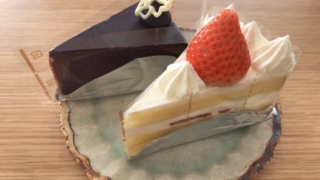 ショートケーキとチョコレートケーキ